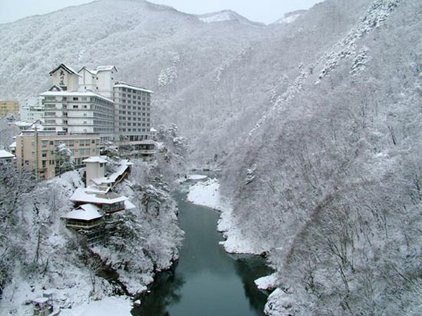 テレビで放映された、大川荘自慢の露天風呂にはいりにきなんしょ！好評につき延長決定！