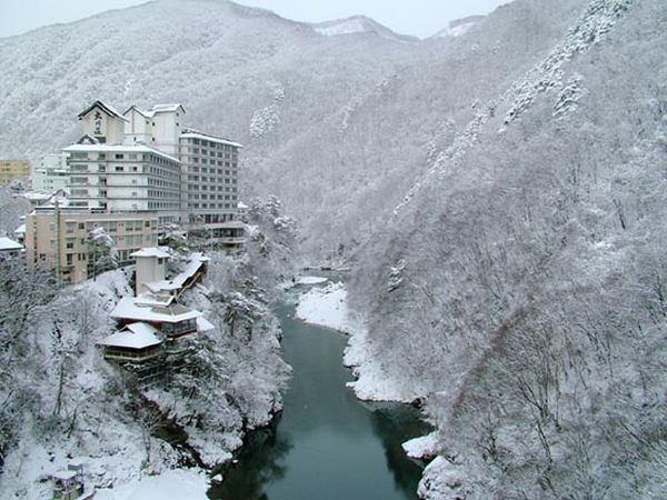 テレビで放映された、大川荘自慢の露天風呂にはいりにきなんしょ！好評につき延長決定！